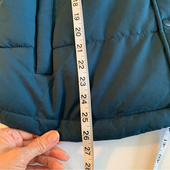 ST. JOHN’S BAY. NWT. Men’s Vest/Gilet. Color is Teal Night. Quilted. Poc… - Picture 9 of 10